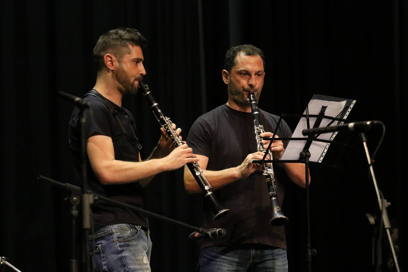El Cine-teatro Balboa acogió, ayer, el concierto de clausura del curso 2018/2019 de la Escuela Municipal de Música de Jerez de los Caballeros. En esta cita, los alumnos y alumnas participantes ofrecieron una muestra de los conocimientos adquiridos durante el curso y su evolución a lo largo del mismo en las distintas modalidades impartidas. En este curso, han sido 113 los alumnos y alumnas que se han formado en la citada Escuela y cinco los profesores que han impartido las diferentes asignaturas: David Carrasco, Carlos Álvarez, Sergio Carrasco, Cristian Ivasr y Mª Asunción Pérez.