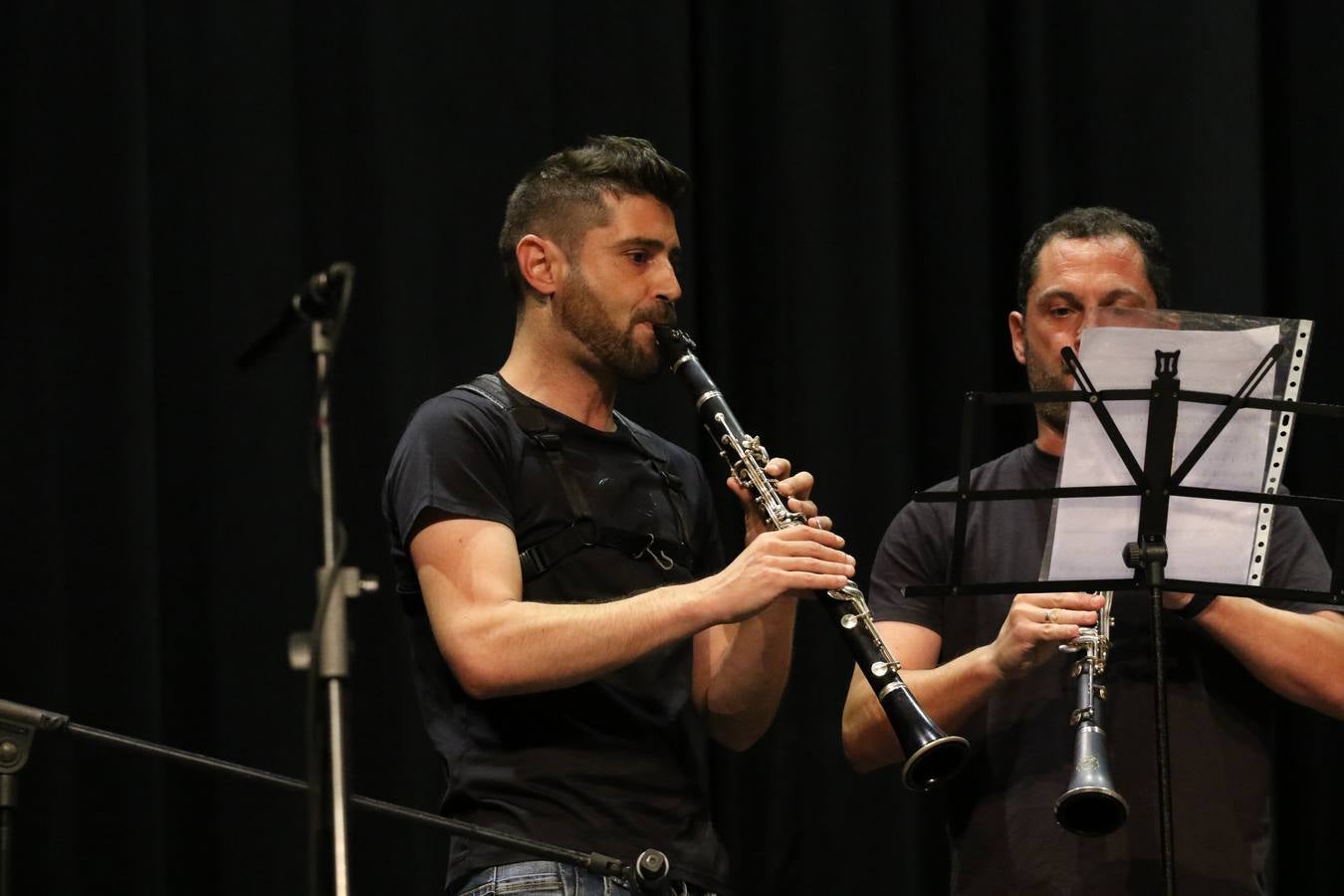 El Cine-teatro Balboa acogió, ayer, el concierto de clausura del curso 2018/2019 de la Escuela Municipal de Música de Jerez de los Caballeros. En esta cita, los alumnos y alumnas participantes ofrecieron una muestra de los conocimientos adquiridos durante el curso y su evolución a lo largo del mismo en las distintas modalidades impartidas. En este curso, han sido 113 los alumnos y alumnas que se han formado en la citada Escuela y cinco los profesores que han impartido las diferentes asignaturas: David Carrasco, Carlos Álvarez, Sergio Carrasco, Cristian Ivasr y Mª Asunción Pérez.
