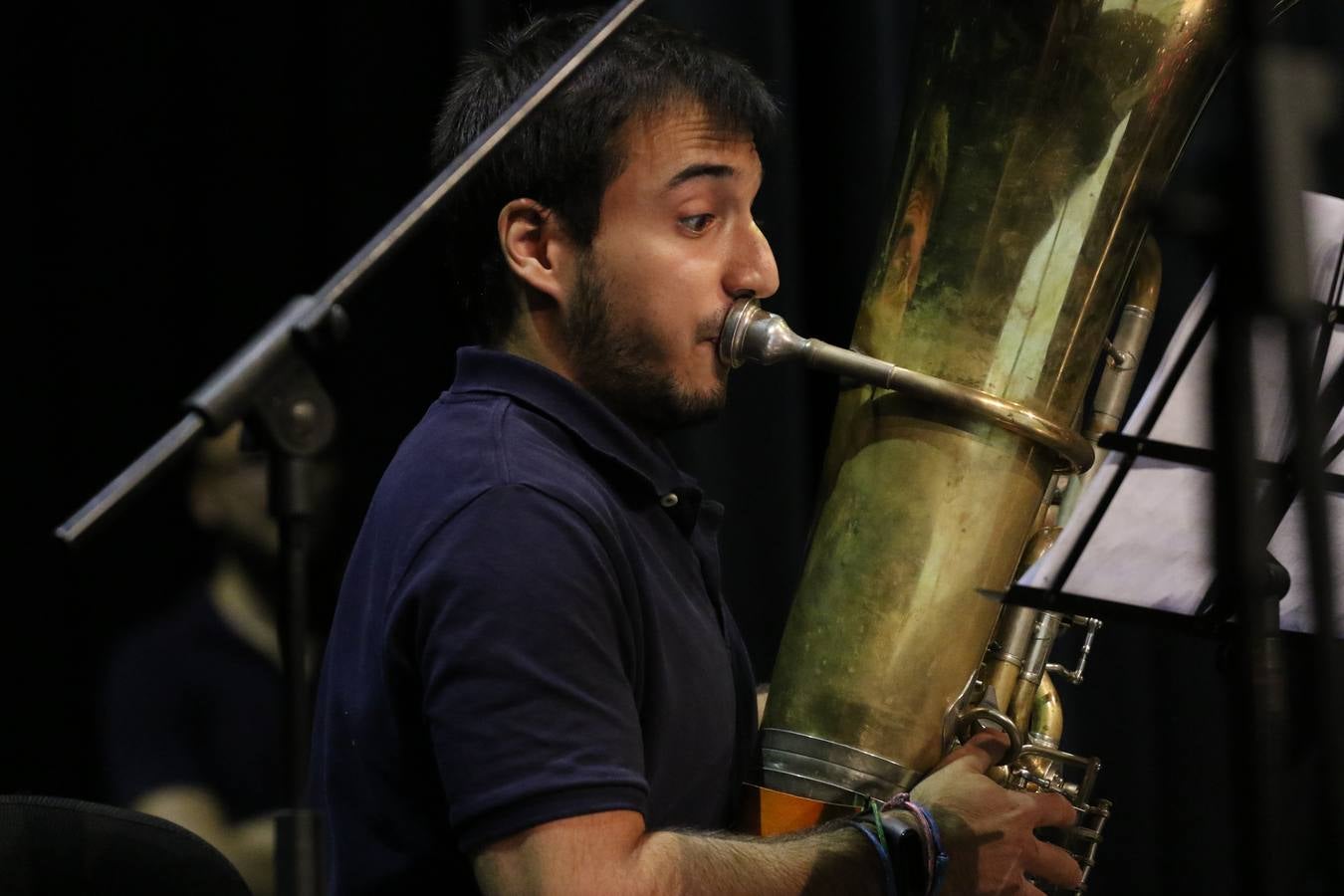 El Cine-teatro Balboa acogió, ayer, el concierto de clausura del curso 2018/2019 de la Escuela Municipal de Música de Jerez de los Caballeros. En esta cita, los alumnos y alumnas participantes ofrecieron una muestra de los conocimientos adquiridos durante el curso y su evolución a lo largo del mismo en las distintas modalidades impartidas. En este curso, han sido 113 los alumnos y alumnas que se han formado en la citada Escuela y cinco los profesores que han impartido las diferentes asignaturas: David Carrasco, Carlos Álvarez, Sergio Carrasco, Cristian Ivasr y Mª Asunción Pérez.
