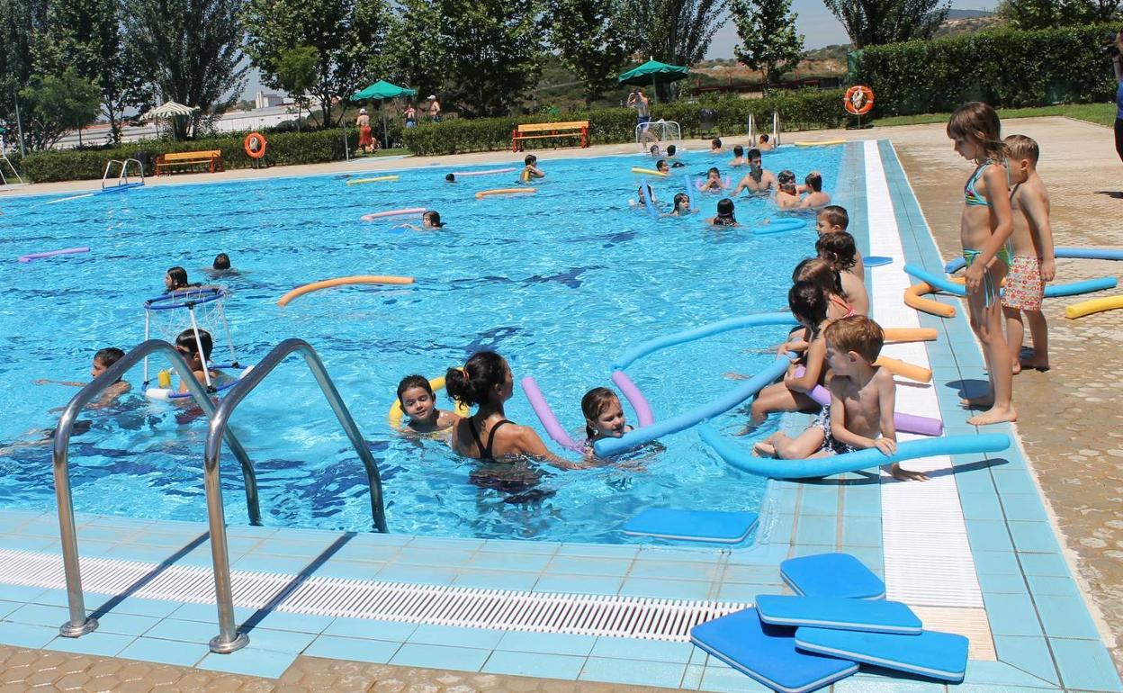 El próximo lunes comienzan los cursos de natación y el campamento urbano deportivo