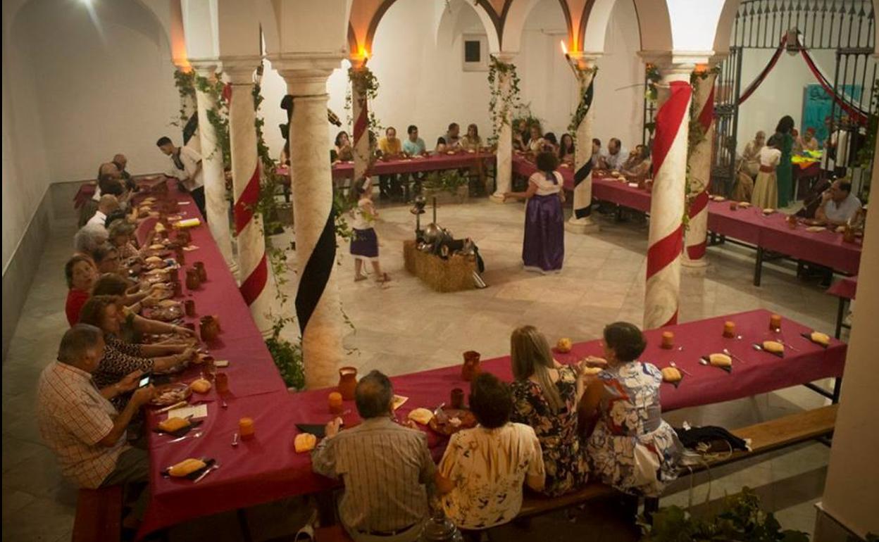 Imagen de la I Cena medieval, el año pasado, en el Palacio de los Guzmanes.