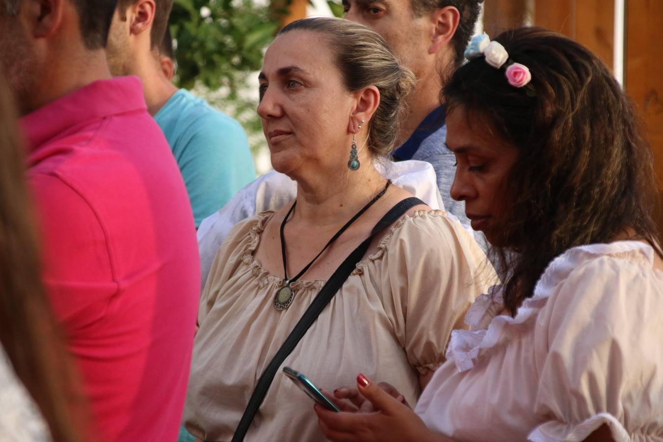 Las visitas guiadas, los talleres y los espectáculos marcan el ritmo del XVI Festival Templario. Vecinos y turistas recorrieron, ayer, las principales calles del municipio donde artesanos, mercaderes y taberneros ofrecían sus productos. También, pequeños y mayores disfrutaron con 'Descubriendo rincones templarios'; demostración de formaciones de combate; taller de cantería; cómo se vestía un templario para el combate; pasacalles; tiro con arco; espectáculo circense medieval, y espectáculo aéreo y de fuego.