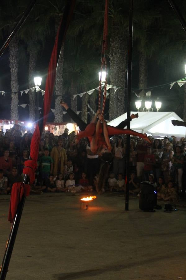 Jerez de los Caballeros se ha volcado, una vez más con su Festival Templario. Los escenarios naturales en los que se desarrolla este evento cultural, turístico y festivo, declarado Fiesta de Interés Turístico Regional, estuvieron llenos de público la noche del sábado cuando la animación, el ritmo y el ambiente del Mercado de las Tres Culturas, compartieron protagonismo con la segunda representación de la obra 'El último templario de Xerez', de nuevo merecedora de un sincero y cálido reconocimiento hacia todas las personas que la hacen posible.