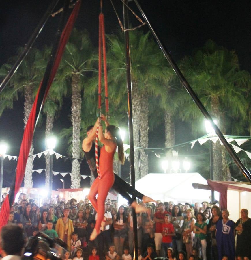 Jerez de los Caballeros se ha volcado, una vez más con su Festival Templario. Los escenarios naturales en los que se desarrolla este evento cultural, turístico y festivo, declarado Fiesta de Interés Turístico Regional, estuvieron llenos de público la noche del sábado cuando la animación, el ritmo y el ambiente del Mercado de las Tres Culturas, compartieron protagonismo con la segunda representación de la obra 'El último templario de Xerez', de nuevo merecedora de un sincero y cálido reconocimiento hacia todas las personas que la hacen posible.