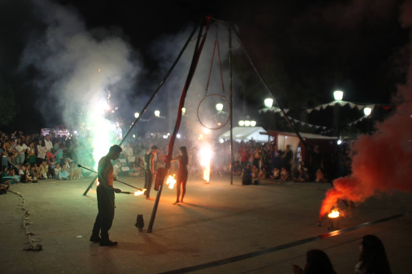 Jerez de los Caballeros se ha volcado, una vez más con su Festival Templario. Los escenarios naturales en los que se desarrolla este evento cultural, turístico y festivo, declarado Fiesta de Interés Turístico Regional, estuvieron llenos de público la noche del sábado cuando la animación, el ritmo y el ambiente del Mercado de las Tres Culturas, compartieron protagonismo con la segunda representación de la obra 'El último templario de Xerez', de nuevo merecedora de un sincero y cálido reconocimiento hacia todas las personas que la hacen posible.