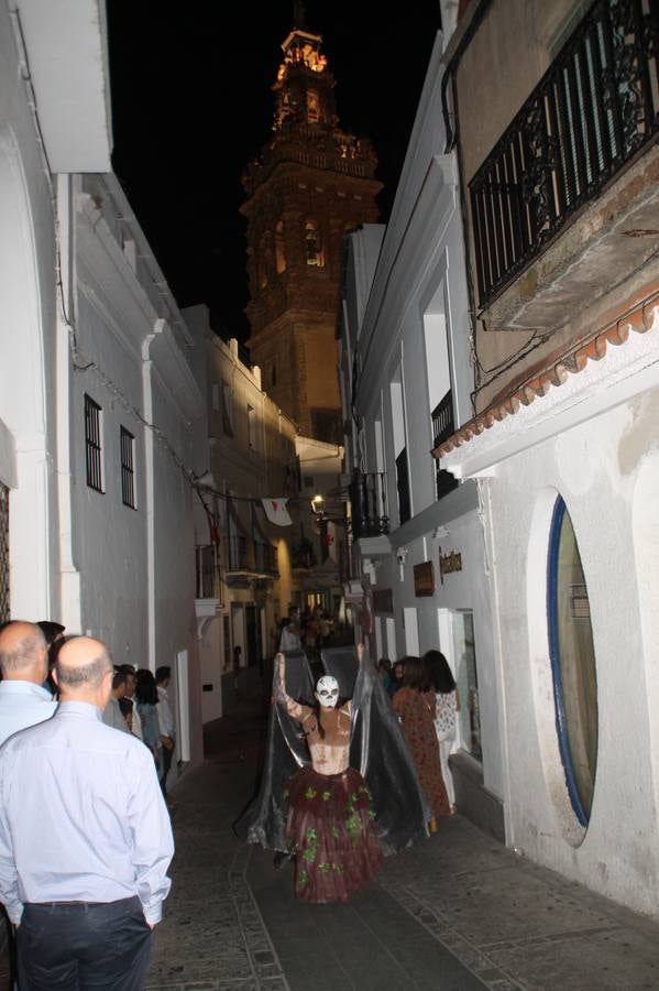 Jerez de los Caballeros se ha volcado, una vez más con su Festival Templario. Los escenarios naturales en los que se desarrolla este evento cultural, turístico y festivo, declarado Fiesta de Interés Turístico Regional, estuvieron llenos de público la noche del sábado cuando la animación, el ritmo y el ambiente del Mercado de las Tres Culturas, compartieron protagonismo con la segunda representación de la obra 'El último templario de Xerez', de nuevo merecedora de un sincero y cálido reconocimiento hacia todas las personas que la hacen posible.