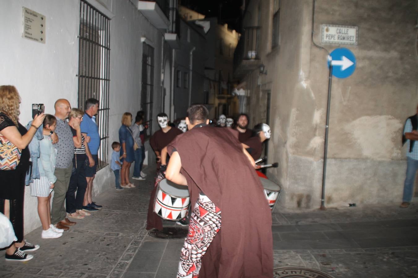 Jerez de los Caballeros se ha volcado, una vez más con su Festival Templario. Los escenarios naturales en los que se desarrolla este evento cultural, turístico y festivo, declarado Fiesta de Interés Turístico Regional, estuvieron llenos de público la noche del sábado cuando la animación, el ritmo y el ambiente del Mercado de las Tres Culturas, compartieron protagonismo con la segunda representación de la obra 'El último templario de Xerez', de nuevo merecedora de un sincero y cálido reconocimiento hacia todas las personas que la hacen posible.