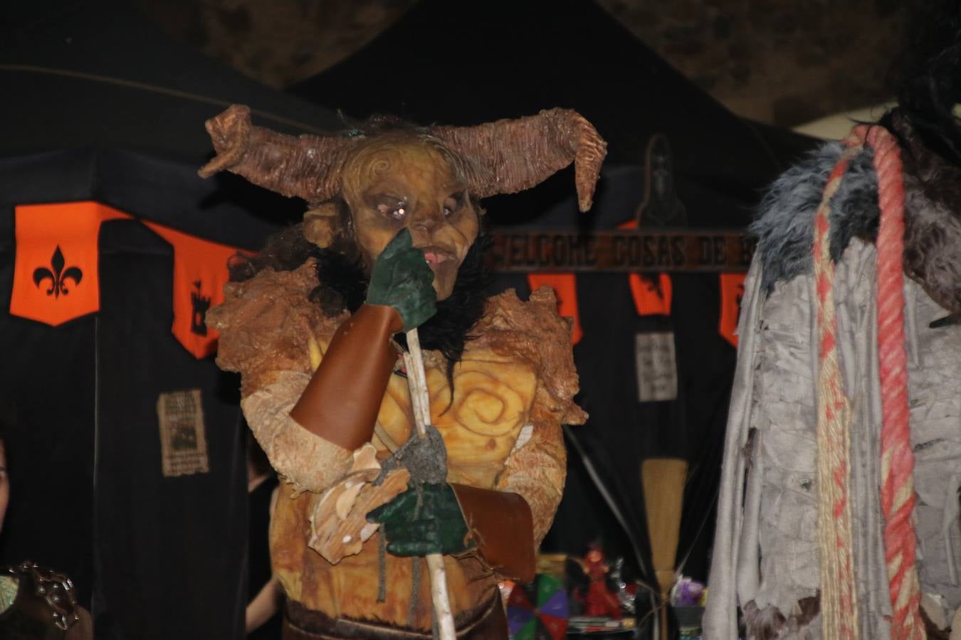 La música y el espectáculo marcaron, ayer, la despedida del XVI Festival Templario. La Asociación Musical Jerez de los Caballeros, bajo la dirección de David Carrasco y Antonio Amaro, fue la encargada de poner el broche final a esta edición del Festival con su tradicional concierto en el auditorio de la Plaza de la Alcazaba. El público asistente disfrutó con las 11 obras que interpretaron y no dudaron en ovacionarles. Carrasco agradeció, un año más, su presencia y confianza en la Asociación.