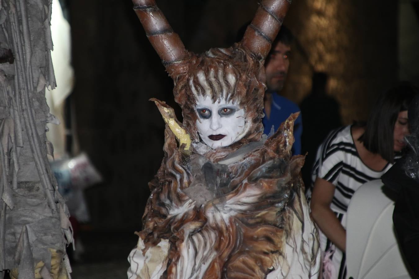 La música y el espectáculo marcaron, ayer, la despedida del XVI Festival Templario. La Asociación Musical Jerez de los Caballeros, bajo la dirección de David Carrasco y Antonio Amaro, fue la encargada de poner el broche final a esta edición del Festival con su tradicional concierto en el auditorio de la Plaza de la Alcazaba. El público asistente disfrutó con las 11 obras que interpretaron y no dudaron en ovacionarles. Carrasco agradeció, un año más, su presencia y confianza en la Asociación.