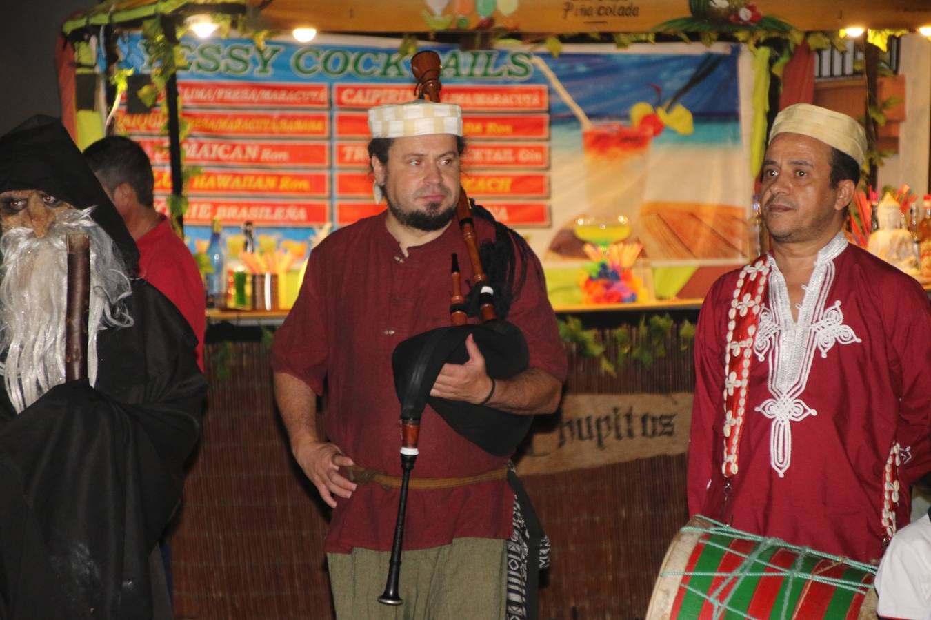 La música y el espectáculo marcaron, ayer, la despedida del XVI Festival Templario. La Asociación Musical Jerez de los Caballeros, bajo la dirección de David Carrasco y Antonio Amaro, fue la encargada de poner el broche final a esta edición del Festival con su tradicional concierto en el auditorio de la Plaza de la Alcazaba. El público asistente disfrutó con las 11 obras que interpretaron y no dudaron en ovacionarles. Carrasco agradeció, un año más, su presencia y confianza en la Asociación.