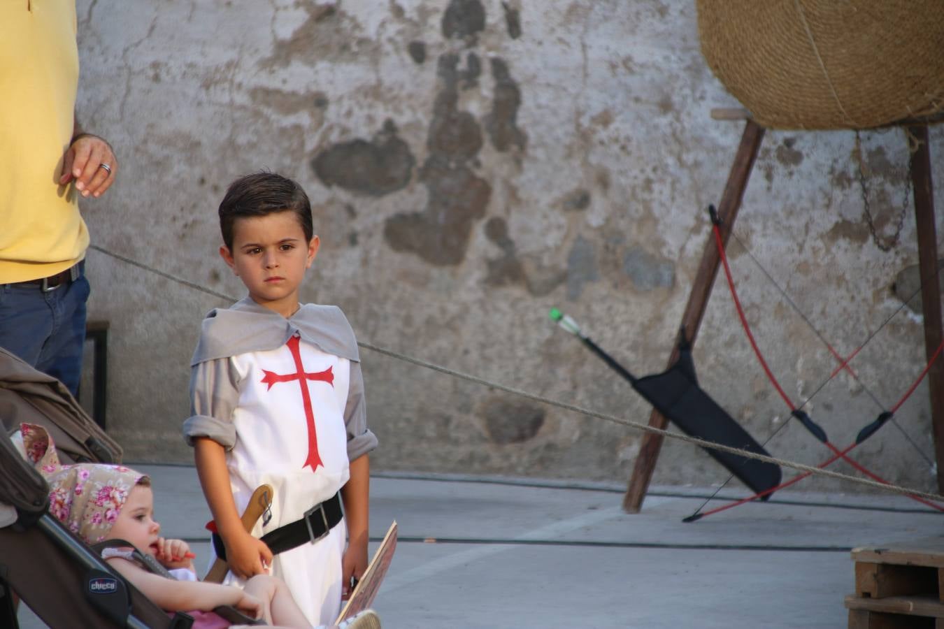 La música y el espectáculo marcaron, ayer, la despedida del XVI Festival Templario. La Asociación Musical Jerez de los Caballeros, bajo la dirección de David Carrasco y Antonio Amaro, fue la encargada de poner el broche final a esta edición del Festival con su tradicional concierto en el auditorio de la Plaza de la Alcazaba. El público asistente disfrutó con las 11 obras que interpretaron y no dudaron en ovacionarles. Carrasco agradeció, un año más, su presencia y confianza en la Asociación.