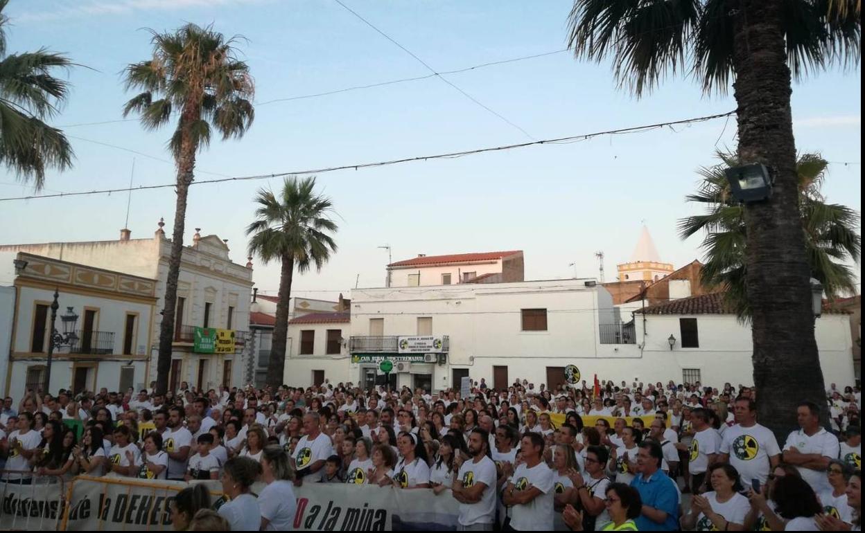 Una de las manifestaciones llevadas a cabo por la Plataforma Dehesa sin Uranio.