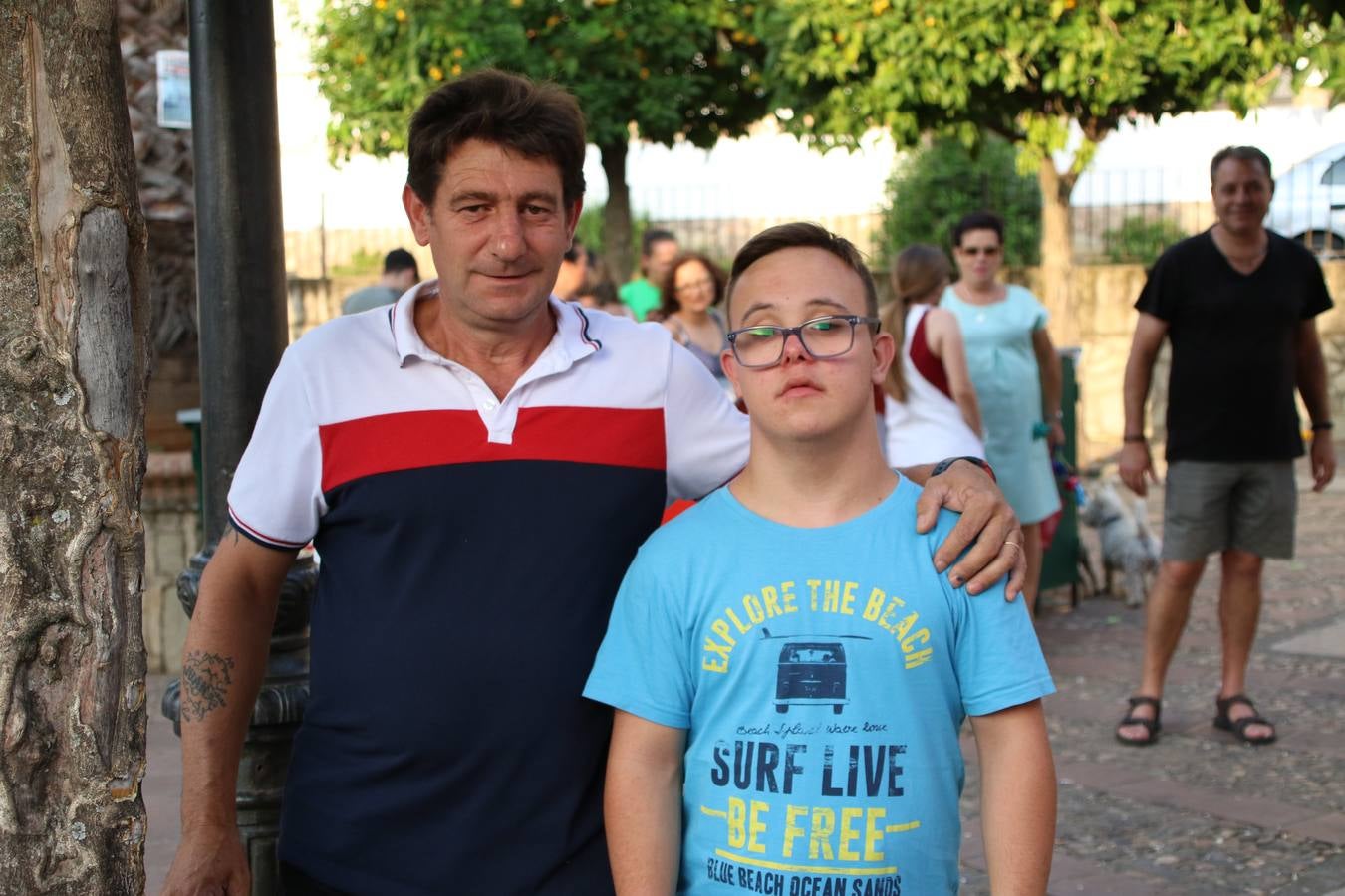 El popular barrio de San Roque celebró, ayer, las semifinales y finales del primer torneo de fútbol sala 'Memorial Francisco Cardenal. El Mangui', organizado por la Asociación de vecinos de San Roque y la colaboración del Ayuntamiento del municipio, 'Los Pasotas' y la Asociación Deportiva Templaria.El citado torneo, según indica desde la Asociación de vecinos de San Roque, nace como homenaje a «El Mangui», «una persona muy implicada en el mundo del fútbol sala en Jerez y, además, vecino de San Roque». El equipo 'Hijos de Platanito' fue el vencedor de la clasificación absoluta. 