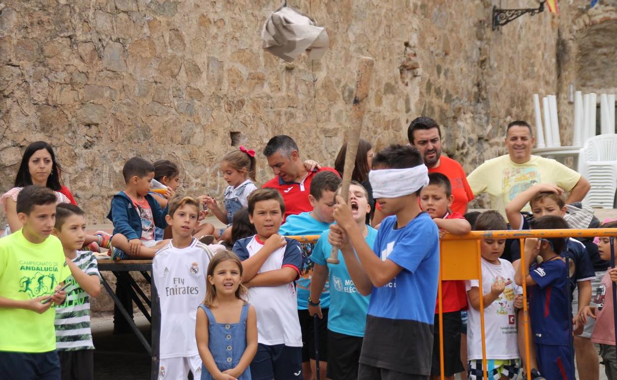 Los juegos populares han marcado el inicio de la fiesta.