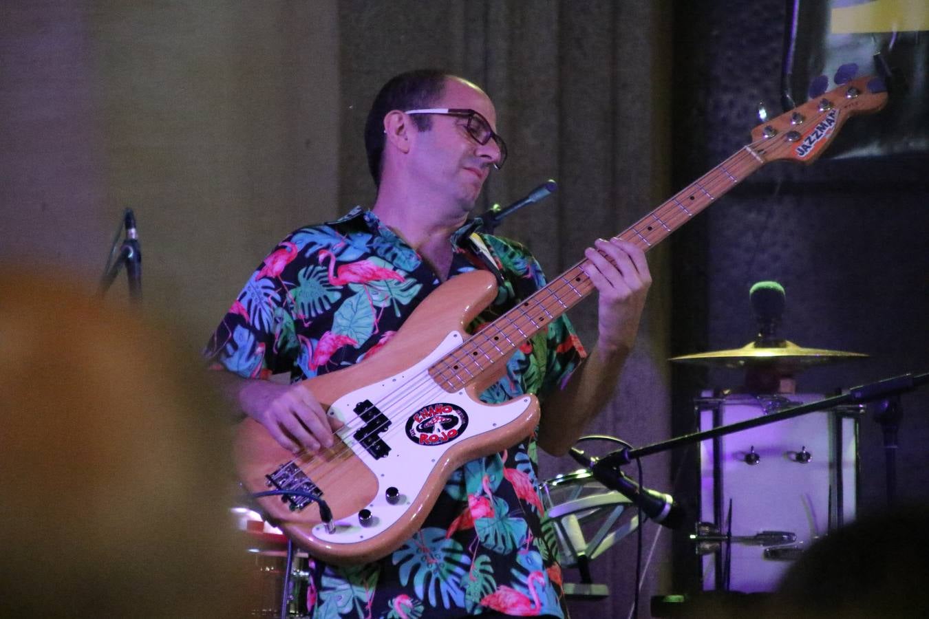 El popular barrio de 'Santa Catalina' vivió, ayer, la primera jornada de su tradicional velá con un gran ambiente festivo en el que pequeños y mayores disfrutaron de tradición, fiesta y música con los juegos infantiles y la actuación de 'Licor 43'.