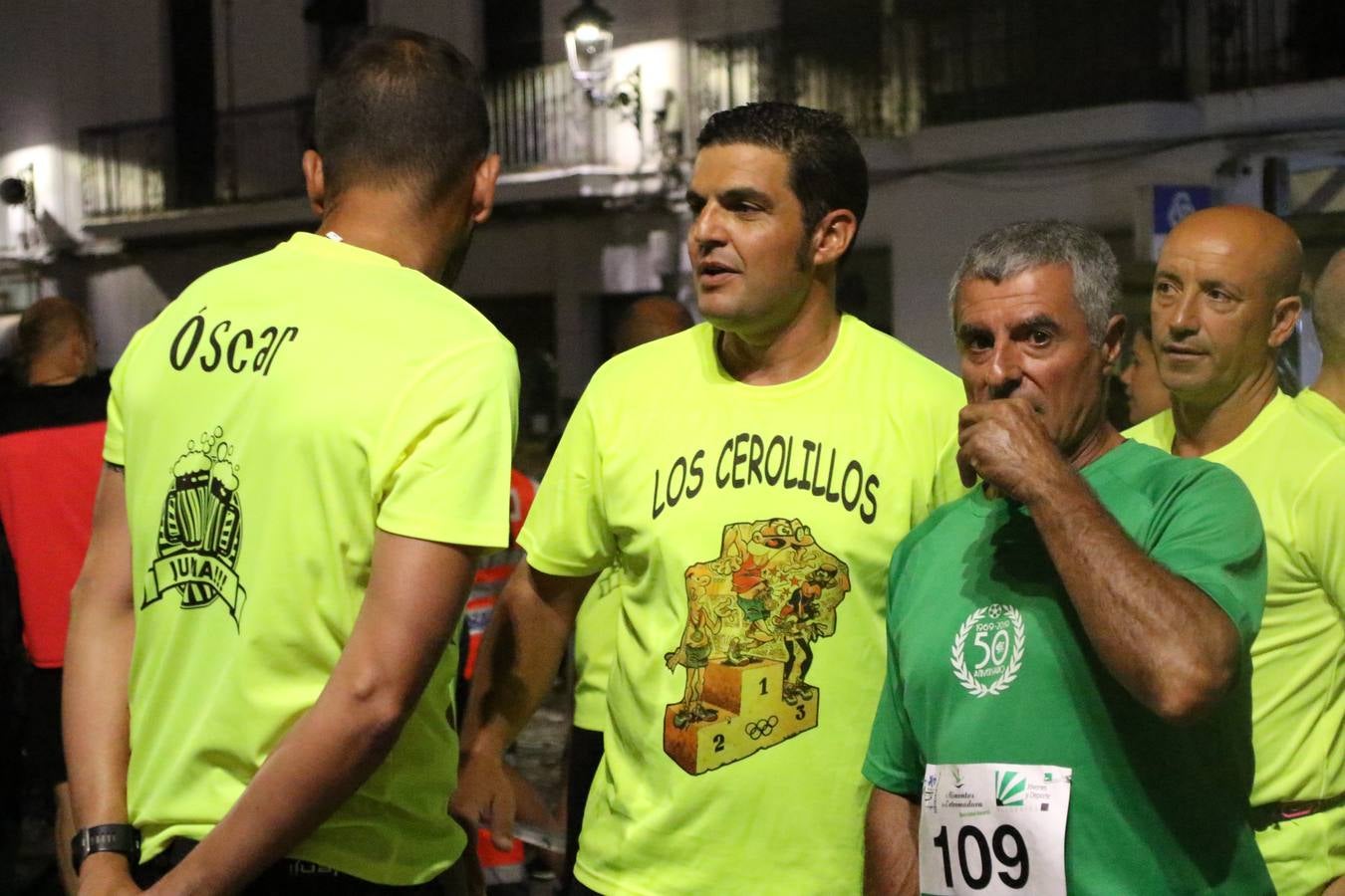 La Plaza de España de Jerez de los Caballeros acogió, ayer, la V Carrera Popular Nocturna 'Recorriendo el Medievo', organizada por el Ayuntamiento del municipio con la colaboración del Plan de Dinamización Deportiva de la Mancomunidad Sierra Suroeste. Las principales calles del municipio volvieron a convertirse en el mejor escenario para el desarrollo de esta prueba deportiva que, año tras año, se consolida como una de las citas más destacadas del calendario estival jerezano y en la que la solidaridad, también, está muy presente. Así, se lograron recaudar 153 kilos y 22 euros que irán destinados al almacén de alimentos que gestiona la Asamblea local de Cruz Roja en el municipio.En esta edición, han participado unos 200 corredores de la localidad y alrededores, siendo Manuel Gómez Lucas y Tina María Ramos, vencedores de la clasificación general.