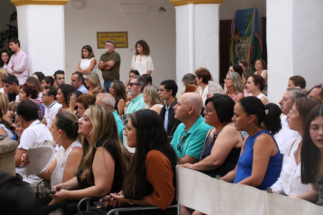 El patio del Conventual San Agustín se convirtió, ayer, en el mejor escenario para la celebración de la tercera edición de la 'Gala de Educación', organizada por el Ayuntamiento del municipio. Un acto que volvió a poner en valor el esfuerzo, la constancia, la superación personal y el trabajo constante del alumnado durante el curso y que tuvo como protagonistas a los mejores expedientes académicos del curso 2018/2019.Los alumnos y alumnas galardonados fueron: Juan Manuel Rey Cancho del Colegio de Educación Especial 'Nuestra Señora de Aguasantas'; Adrián Agudo Venegas de 6º de primaria del Colegio 'Nuestra Señora de la Paz'; María Pérez Serrano de 6º de primaria del Colegio 'Sotomayor y Terrazas'; Jorge Moya Ollero de 6º de primaria del Colegio 'El Rodeo'; María Mercedes Torre Alonso, Lorena Olivares Larios, Esmeralda Caso Corrales y Natalia Terrón Ramos de 4º de la E.S.O., ciclo formativo de grado medio, ciclo formativo de grado superior y 2º bachillerato del Instituto 'Ramón Carande', respectivamente; María del Valle Maya Chimeno, Jesús Jiménez Contreras, María Sánchez Garrido y María Victoria Hernández Sánchez de 4º de la E.S.O., ciclo formativo de grado medio, ciclo formativo de grado superior y 2º bachillerato del Instituto 'El Pomar', respectivamente, y Teodora Labrador Hernández del Centro de Adultos 'Cervantes'.