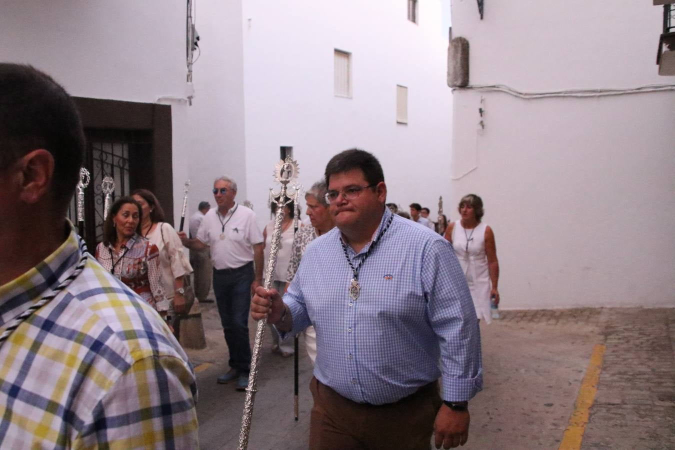 Nuestra Señora de Aguasantas despertó, ayer, una vez más, la devoción y el fervor que los jerezanos sienten hacia Ella. Jerez de los Caballeros se vistió de gala para acompañar a su Patrona en el traslado hacia su Santuario, donde se ponía fin a los tradicionales cultos que desde el pasado mes de agosto se han celebrado en la iglesia de Santa María de la Encarnación, organizados por la Hermandad de Nuestra Señora de Aguasantas.