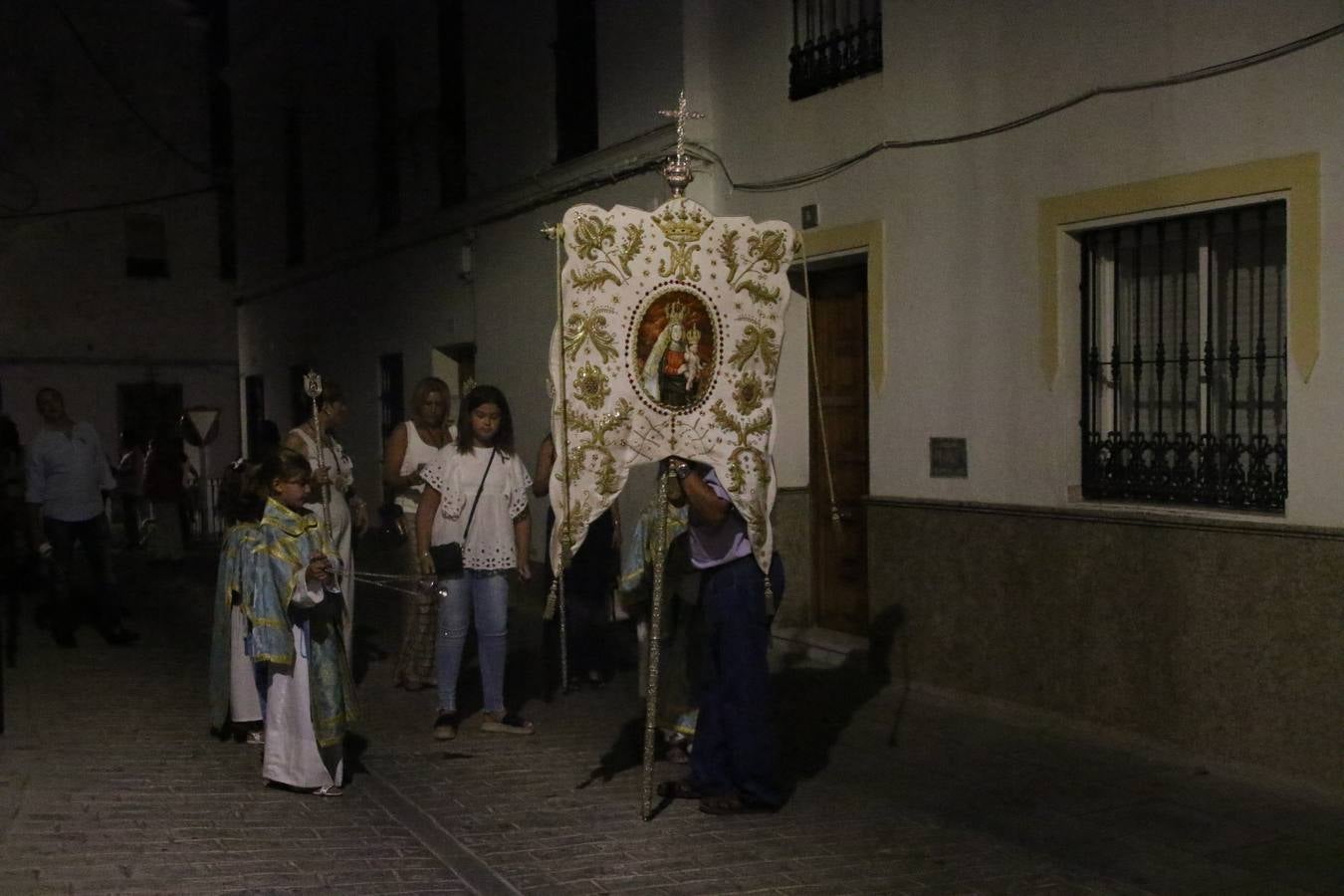 Nuestra Señora de Aguasantas despertó, ayer, una vez más, la devoción y el fervor que los jerezanos sienten hacia Ella. Jerez de los Caballeros se vistió de gala para acompañar a su Patrona en el traslado hacia su Santuario, donde se ponía fin a los tradicionales cultos que desde el pasado mes de agosto se han celebrado en la iglesia de Santa María de la Encarnación, organizados por la Hermandad de Nuestra Señora de Aguasantas.