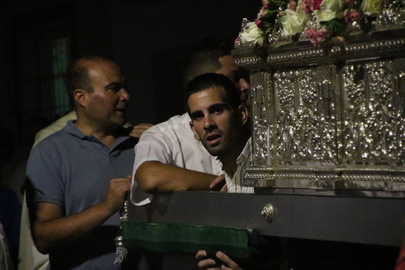 Nuestra Señora de Aguasantas despertó, ayer, una vez más, la devoción y el fervor que los jerezanos sienten hacia Ella. Jerez de los Caballeros se vistió de gala para acompañar a su Patrona en el traslado hacia su Santuario, donde se ponía fin a los tradicionales cultos que desde el pasado mes de agosto se han celebrado en la iglesia de Santa María de la Encarnación, organizados por la Hermandad de Nuestra Señora de Aguasantas.