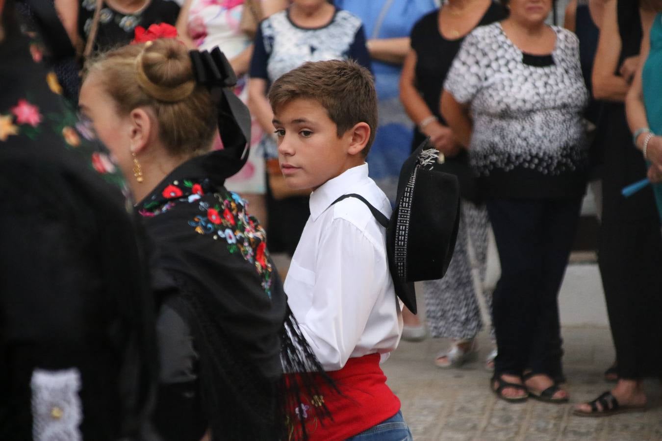 Nuestra Señora de Aguasantas despertó, ayer, una vez más, la devoción y el fervor que los jerezanos sienten hacia Ella. Jerez de los Caballeros se vistió de gala para acompañar a su Patrona en el traslado hacia su Santuario, donde se ponía fin a los tradicionales cultos que desde el pasado mes de agosto se han celebrado en la iglesia de Santa María de la Encarnación, organizados por la Hermandad de Nuestra Señora de Aguasantas.