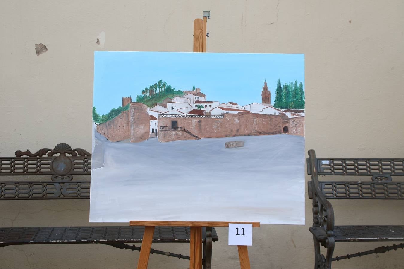 El cacereño Federico Plasencia Chacón se ha alzado, hoy, con el primer premio, dotado con 1.000 euros, del XV Concurso de Pintura al Aire Libre 'Francisco Benavides'. Blas Tomás Ibáñez, de Ontiyent, ha conseguido el segundo premio, dotado con 700 euros, y Carlos Santos Marques, de Lisboa, el tercer premio, dotado con 400 euros.Desde primera hora de la mañana, los participantes han elegido el lugar y la técnica a utilizar en sus respectivos lienzos que, una vez finalizado el Concurso, se han expuesto en la Plaza de España. El citado Concurso, organizado por el Ayuntamiento, a través de la Concejalía de Cultura y la Universidad Popular del municipio con el apoyo de la Diputación de Badajoz, ha realzado, un año más, la riqueza patrimonial de Jerez de los Caballeros, Conjunto Histórico artístico y monumental, siendo sus paisajes, iglesias, parques, fuentes y gentes los principales protagonistas. 