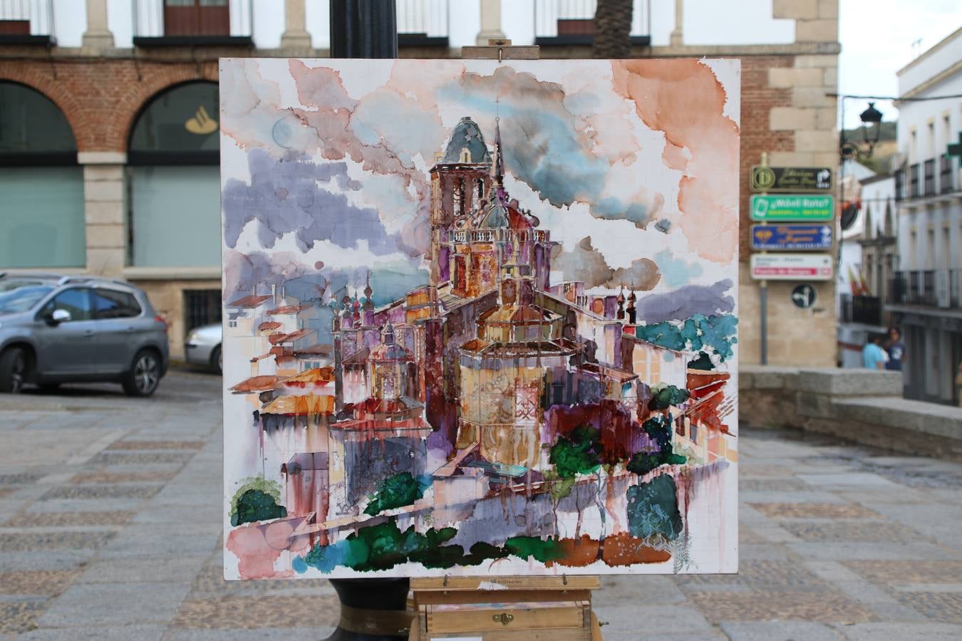 El cacereño Federico Plasencia Chacón se ha alzado, hoy, con el primer premio, dotado con 1.000 euros, del XV Concurso de Pintura al Aire Libre 'Francisco Benavides'. Blas Tomás Ibáñez, de Ontiyent, ha conseguido el segundo premio, dotado con 700 euros, y Carlos Santos Marques, de Lisboa, el tercer premio, dotado con 400 euros.Desde primera hora de la mañana, los participantes han elegido el lugar y la técnica a utilizar en sus respectivos lienzos que, una vez finalizado el Concurso, se han expuesto en la Plaza de España. El citado Concurso, organizado por el Ayuntamiento, a través de la Concejalía de Cultura y la Universidad Popular del municipio con el apoyo de la Diputación de Badajoz, ha realzado, un año más, la riqueza patrimonial de Jerez de los Caballeros, Conjunto Histórico artístico y monumental, siendo sus paisajes, iglesias, parques, fuentes y gentes los principales protagonistas. 