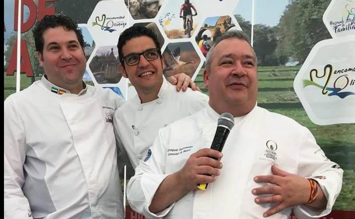 El pastelero Juan Antonio Parejo, el cocinero jerezano Tomás Carbonero y el maestro chocolatero Justo Almendrote, serán protagonistas en la promoción de los productos extremeños en el Salón Internacional del Chocolate que se celebra este fin de semana próximo en Madrid. 