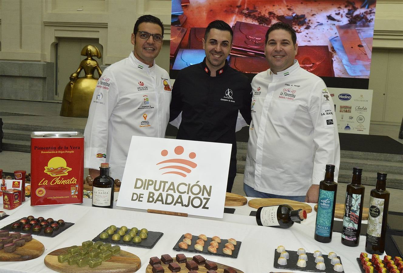 El pastelero villanovense Juan Antonio Parejo y el cocinero jerezano Tomás Carbonero han regresado «con muy buenas sensaciones y mejores expectativas» de la segunda edición del Salón Internacional del Chocolate de Madrid, celebrado el pasado fin de semana en el Palacio de Cibeles de la capital madrileña.