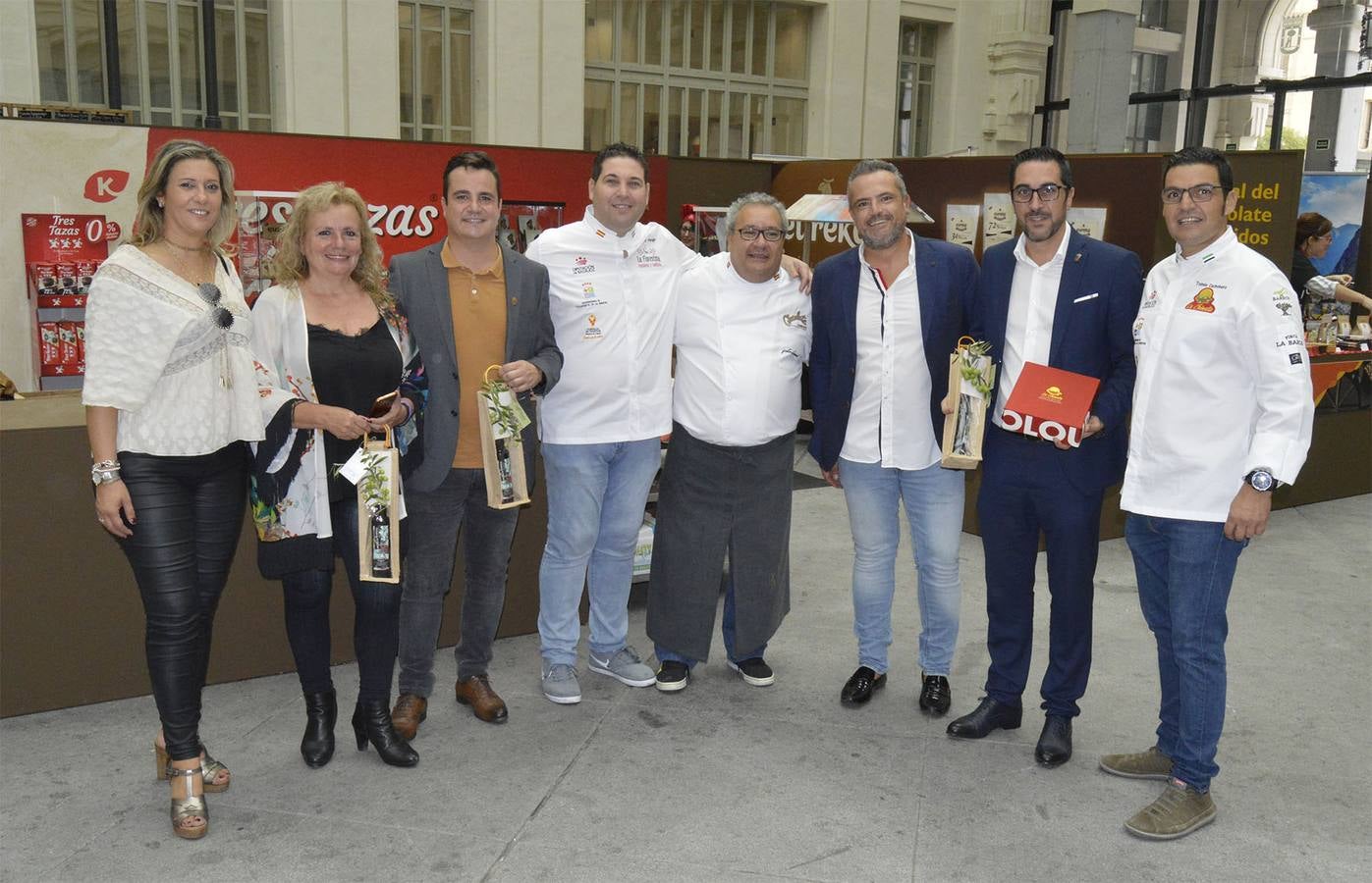 El pastelero villanovense Juan Antonio Parejo y el cocinero jerezano Tomás Carbonero han regresado «con muy buenas sensaciones y mejores expectativas» de la segunda edición del Salón Internacional del Chocolate de Madrid, celebrado el pasado fin de semana en el Palacio de Cibeles de la capital madrileña.