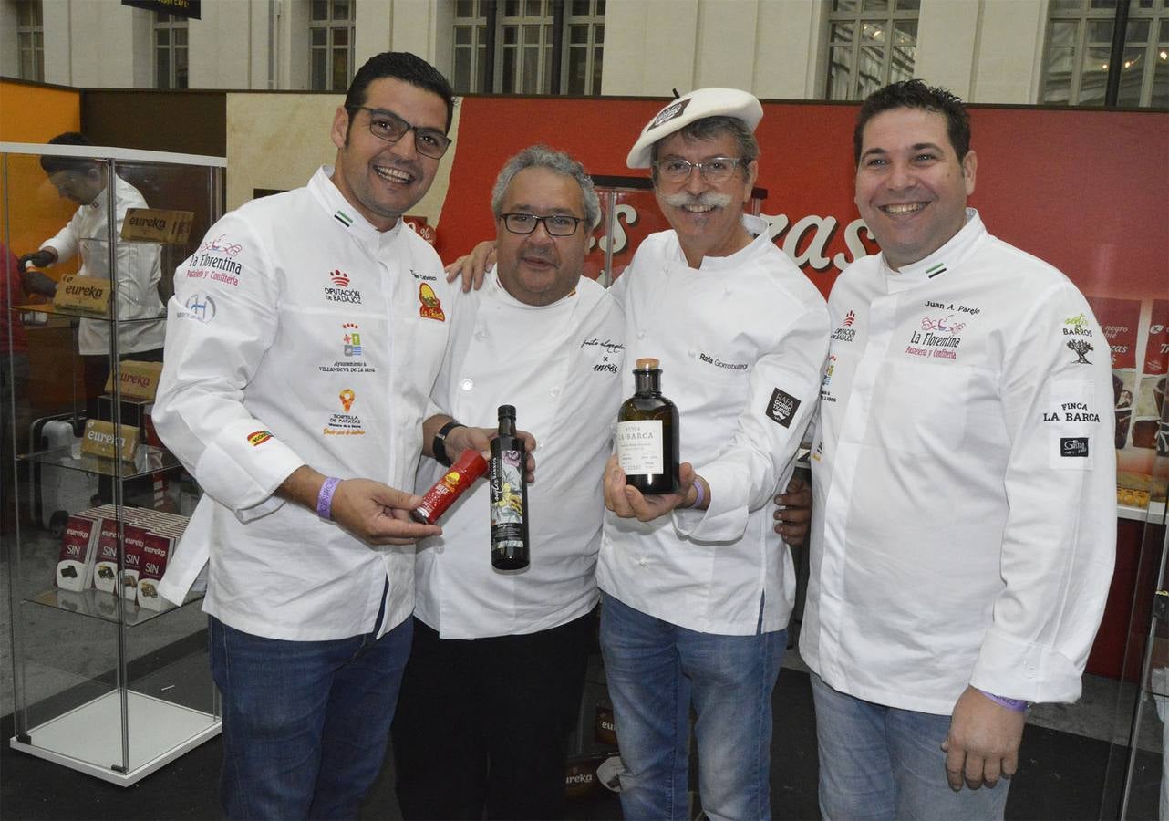 El pastelero villanovense Juan Antonio Parejo y el cocinero jerezano Tomás Carbonero han regresado «con muy buenas sensaciones y mejores expectativas» de la segunda edición del Salón Internacional del Chocolate de Madrid, celebrado el pasado fin de semana en el Palacio de Cibeles de la capital madrileña.