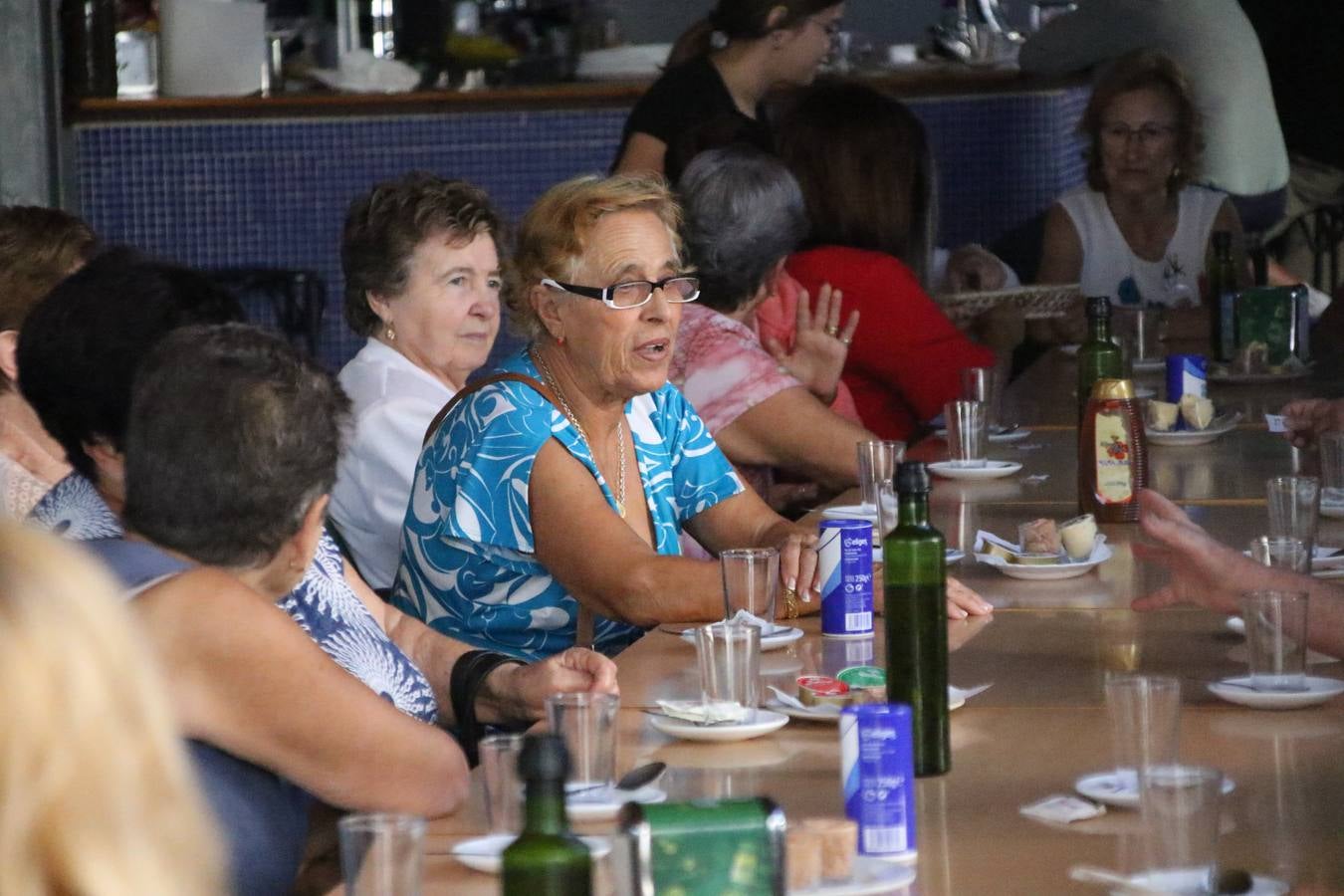 Jerez de los Caballeros celebra la 'Semana del Mayor' con un amplio programa de actividades, organizado por el Ayuntamiento del municipio con la colaboración del Hogar de Mayores 'Mari Sousa', Cruz Roja y Academia de Salvador y Rosa.El Hogar de Mayores 'Mari Sousa' se convertirá, así, en escenario de talleres, charlas, actividades lúdicas y para la salud. Las citadas actividades han dado comienzo, esta mañana, con la celebración de un desayuno saludable.