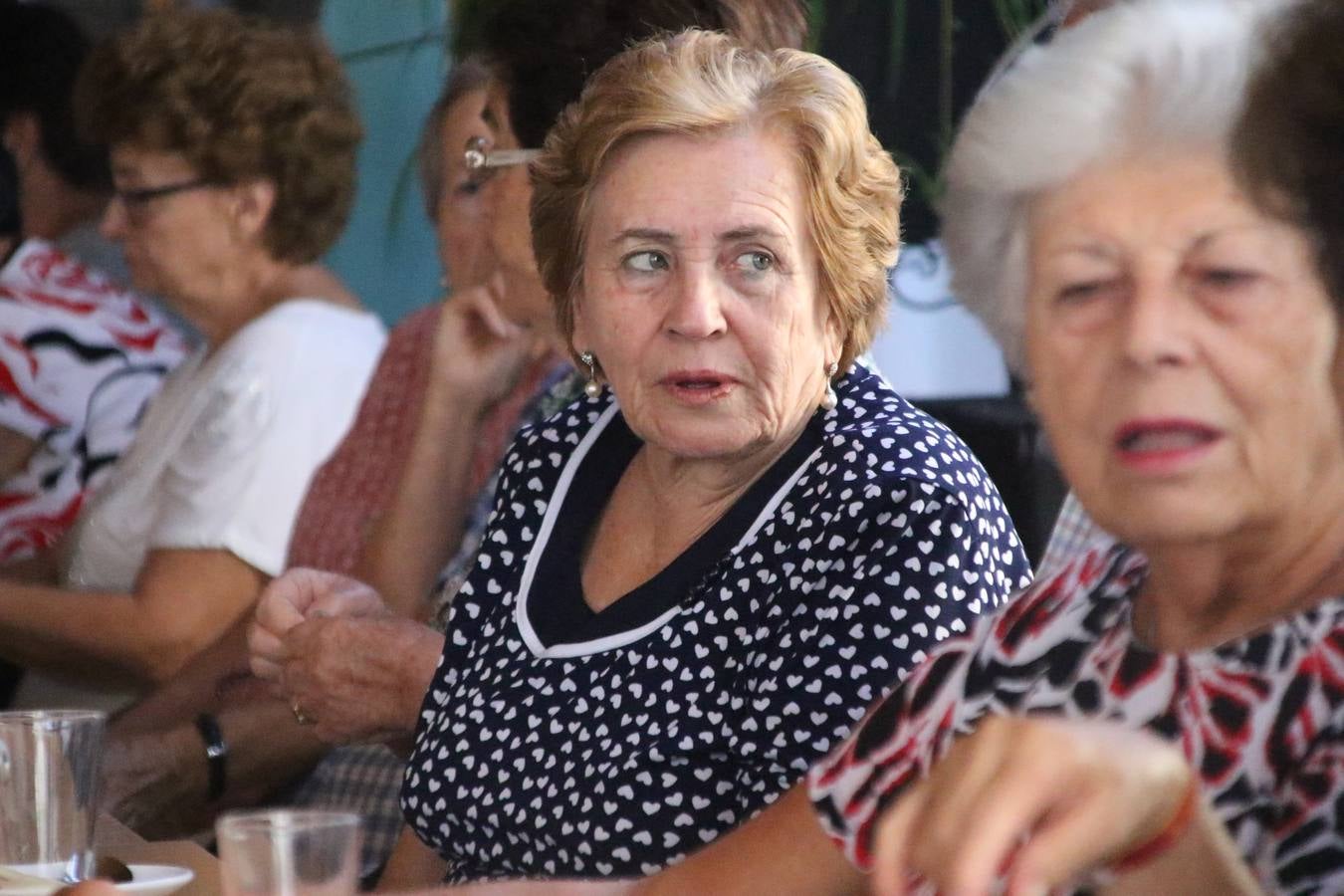 Jerez de los Caballeros celebra la 'Semana del Mayor' con un amplio programa de actividades, organizado por el Ayuntamiento del municipio con la colaboración del Hogar de Mayores 'Mari Sousa', Cruz Roja y Academia de Salvador y Rosa.El Hogar de Mayores 'Mari Sousa' se convertirá, así, en escenario de talleres, charlas, actividades lúdicas y para la salud. Las citadas actividades han dado comienzo, esta mañana, con la celebración de un desayuno saludable.