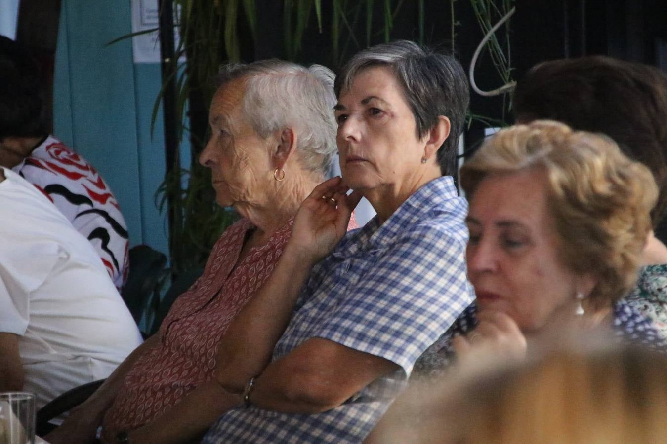 Jerez de los Caballeros celebra la 'Semana del Mayor' con un amplio programa de actividades, organizado por el Ayuntamiento del municipio con la colaboración del Hogar de Mayores 'Mari Sousa', Cruz Roja y Academia de Salvador y Rosa.El Hogar de Mayores 'Mari Sousa' se convertirá, así, en escenario de talleres, charlas, actividades lúdicas y para la salud. Las citadas actividades han dado comienzo, esta mañana, con la celebración de un desayuno saludable.