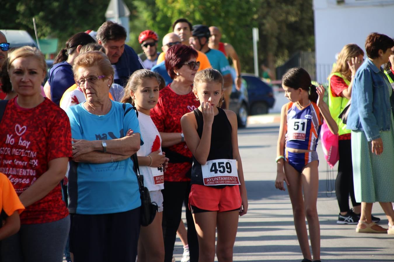 Valuengo continúa apostando por el deporte y la investigación de la Histiocitosis con la tercera edición del 'Cross Popular Valuengo', organizada por la Comisión de Festejos de la citada pedanía en colaboración con la Concejalía de Juventud y Deportes del Ayuntamiento de Jerez de los Caballeros y el Programa de Dinamización Deportiva de la Mancomunidad Sierra Suroeste. La citada prueba deportiva se ha celebrado esta mañana y ha contado con más de 140 participantes, entre todas las categorías.Celso Graciano y Estefanía Carretero se han convertido en los vencedores de la prueba general, y José Joaquín García y Rosa González han ocupado los primeros puestos locales.