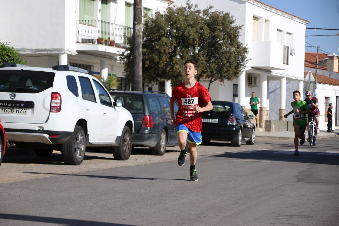 Valuengo continúa apostando por el deporte y la investigación de la Histiocitosis con la tercera edición del 'Cross Popular Valuengo', organizada por la Comisión de Festejos de la citada pedanía en colaboración con la Concejalía de Juventud y Deportes del Ayuntamiento de Jerez de los Caballeros y el Programa de Dinamización Deportiva de la Mancomunidad Sierra Suroeste. La citada prueba deportiva se ha celebrado esta mañana y ha contado con más de 140 participantes, entre todas las categorías.Celso Graciano y Estefanía Carretero se han convertido en los vencedores de la prueba general, y José Joaquín García y Rosa González han ocupado los primeros puestos locales.