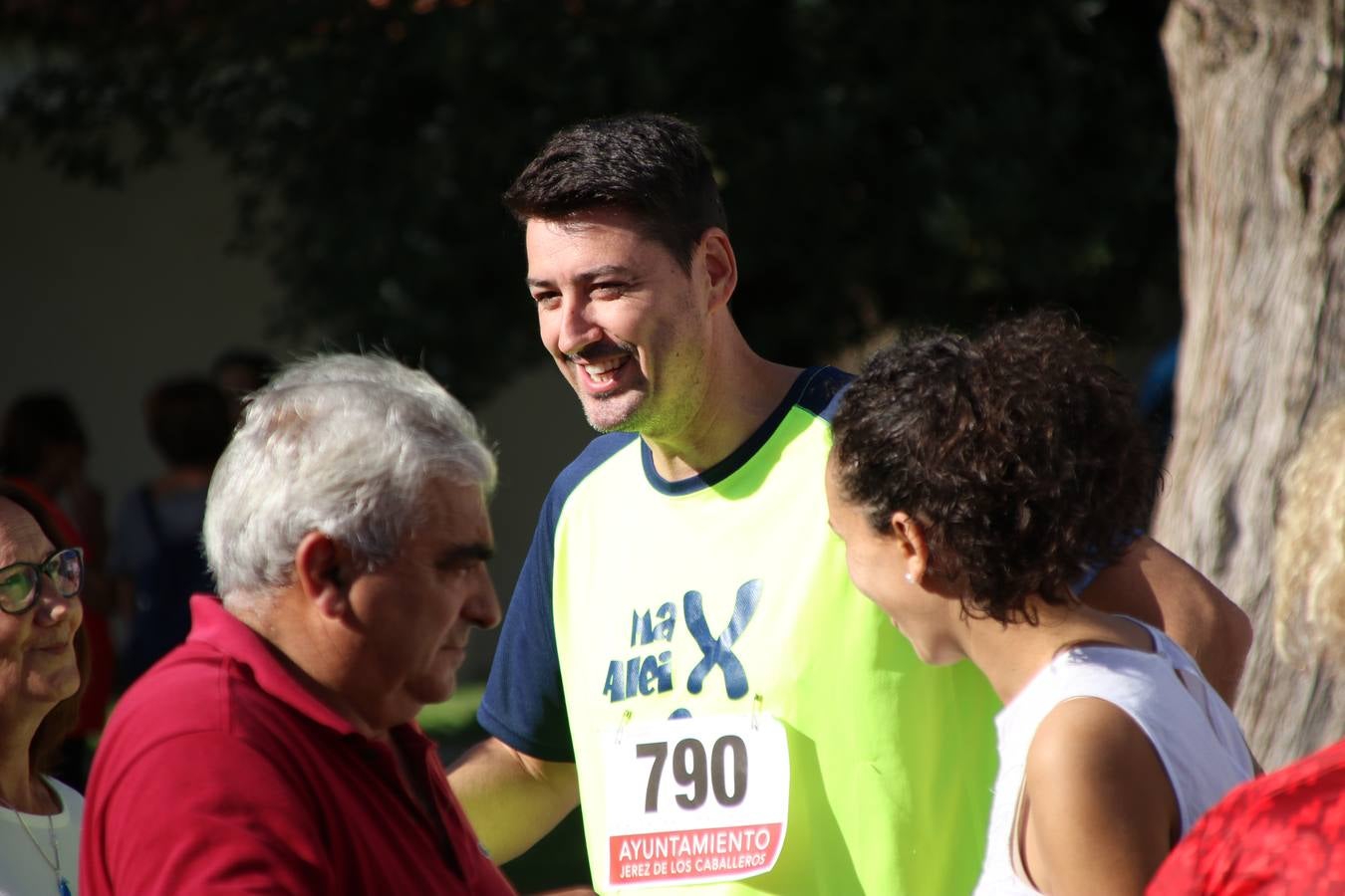 Valuengo continúa apostando por el deporte y la investigación de la Histiocitosis con la tercera edición del 'Cross Popular Valuengo', organizada por la Comisión de Festejos de la citada pedanía en colaboración con la Concejalía de Juventud y Deportes del Ayuntamiento de Jerez de los Caballeros y el Programa de Dinamización Deportiva de la Mancomunidad Sierra Suroeste. La citada prueba deportiva se ha celebrado esta mañana y ha contado con más de 140 participantes, entre todas las categorías.Celso Graciano y Estefanía Carretero se han convertido en los vencedores de la prueba general, y José Joaquín García y Rosa González han ocupado los primeros puestos locales.