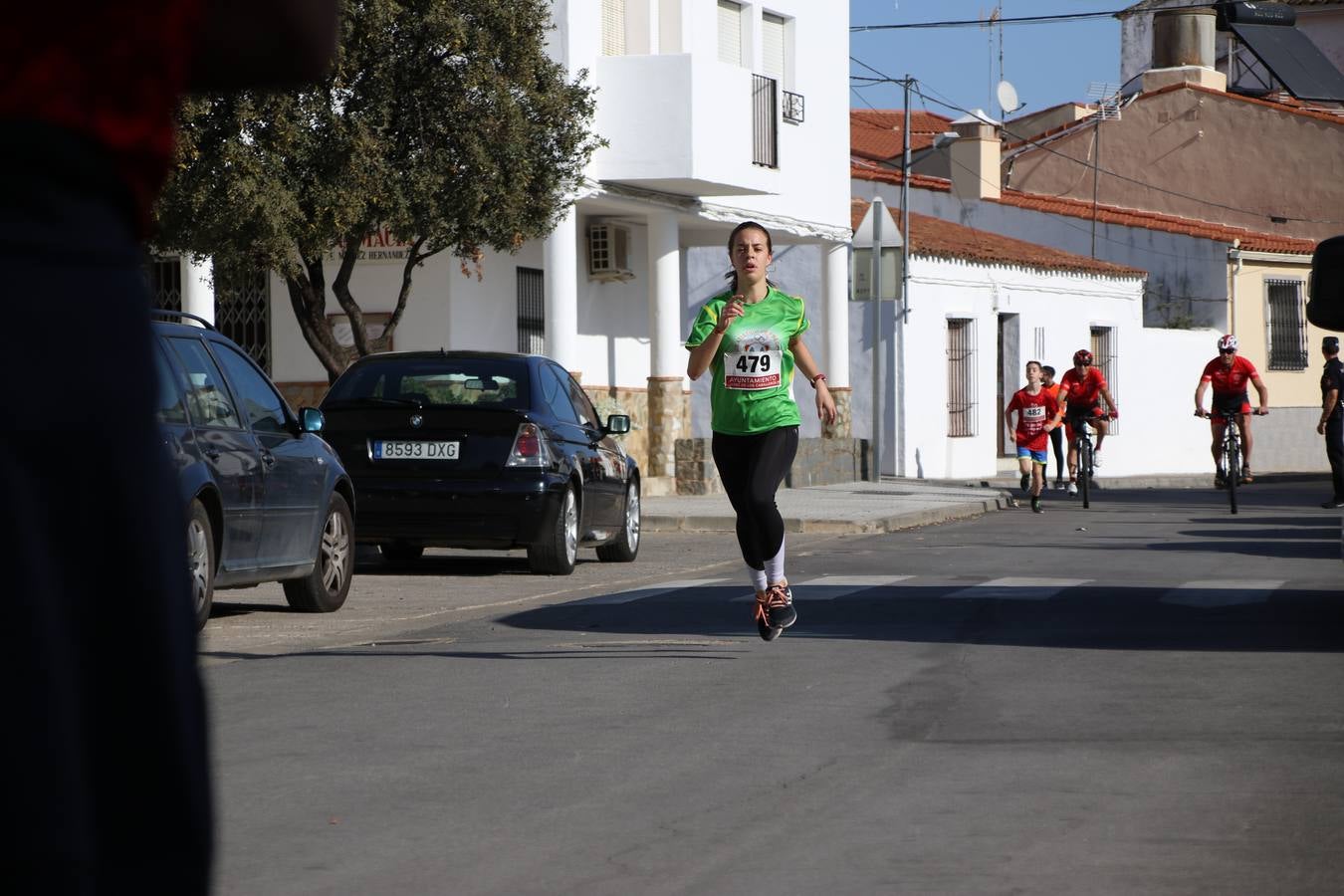 Valuengo continúa apostando por el deporte y la investigación de la Histiocitosis con la tercera edición del 'Cross Popular Valuengo', organizada por la Comisión de Festejos de la citada pedanía en colaboración con la Concejalía de Juventud y Deportes del Ayuntamiento de Jerez de los Caballeros y el Programa de Dinamización Deportiva de la Mancomunidad Sierra Suroeste. La citada prueba deportiva se ha celebrado esta mañana y ha contado con más de 140 participantes, entre todas las categorías.Celso Graciano y Estefanía Carretero se han convertido en los vencedores de la prueba general, y José Joaquín García y Rosa González han ocupado los primeros puestos locales.