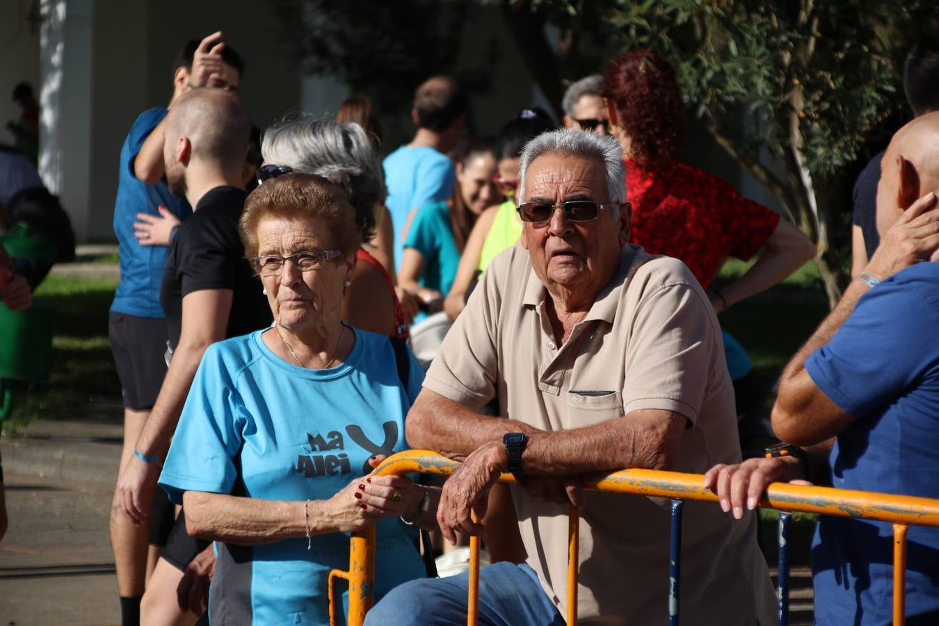 Valuengo continúa apostando por el deporte y la investigación de la Histiocitosis con la tercera edición del 'Cross Popular Valuengo', organizada por la Comisión de Festejos de la citada pedanía en colaboración con la Concejalía de Juventud y Deportes del Ayuntamiento de Jerez de los Caballeros y el Programa de Dinamización Deportiva de la Mancomunidad Sierra Suroeste. La citada prueba deportiva se ha celebrado esta mañana y ha contado con más de 140 participantes, entre todas las categorías.Celso Graciano y Estefanía Carretero se han convertido en los vencedores de la prueba general, y José Joaquín García y Rosa González han ocupado los primeros puestos locales.