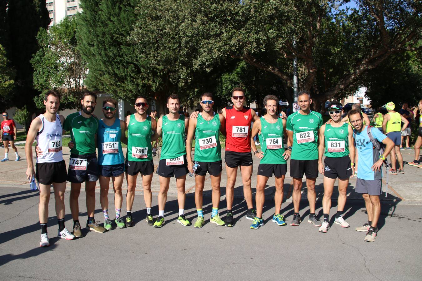 Valuengo continúa apostando por el deporte y la investigación de la Histiocitosis con la tercera edición del 'Cross Popular Valuengo', organizada por la Comisión de Festejos de la citada pedanía en colaboración con la Concejalía de Juventud y Deportes del Ayuntamiento de Jerez de los Caballeros y el Programa de Dinamización Deportiva de la Mancomunidad Sierra Suroeste. La citada prueba deportiva se ha celebrado esta mañana y ha contado con más de 140 participantes, entre todas las categorías.Celso Graciano y Estefanía Carretero se han convertido en los vencedores de la prueba general, y José Joaquín García y Rosa González han ocupado los primeros puestos locales.