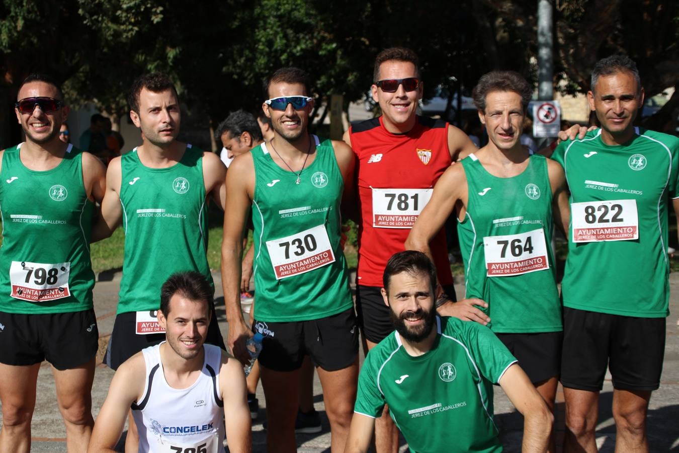 Valuengo continúa apostando por el deporte y la investigación de la Histiocitosis con la tercera edición del 'Cross Popular Valuengo', organizada por la Comisión de Festejos de la citada pedanía en colaboración con la Concejalía de Juventud y Deportes del Ayuntamiento de Jerez de los Caballeros y el Programa de Dinamización Deportiva de la Mancomunidad Sierra Suroeste. La citada prueba deportiva se ha celebrado esta mañana y ha contado con más de 140 participantes, entre todas las categorías.Celso Graciano y Estefanía Carretero se han convertido en los vencedores de la prueba general, y José Joaquín García y Rosa González han ocupado los primeros puestos locales.