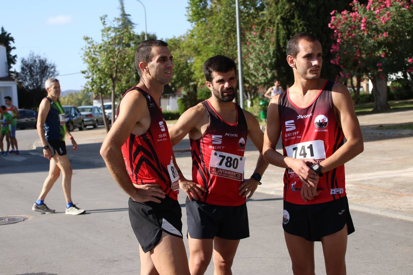 Valuengo continúa apostando por el deporte y la investigación de la Histiocitosis con la tercera edición del 'Cross Popular Valuengo', organizada por la Comisión de Festejos de la citada pedanía en colaboración con la Concejalía de Juventud y Deportes del Ayuntamiento de Jerez de los Caballeros y el Programa de Dinamización Deportiva de la Mancomunidad Sierra Suroeste. La citada prueba deportiva se ha celebrado esta mañana y ha contado con más de 140 participantes, entre todas las categorías.Celso Graciano y Estefanía Carretero se han convertido en los vencedores de la prueba general, y José Joaquín García y Rosa González han ocupado los primeros puestos locales.