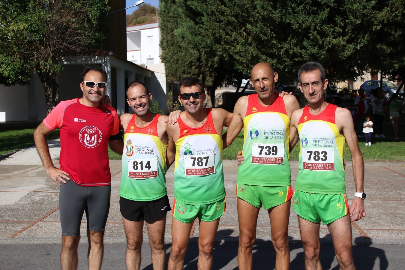 Valuengo continúa apostando por el deporte y la investigación de la Histiocitosis con la tercera edición del 'Cross Popular Valuengo', organizada por la Comisión de Festejos de la citada pedanía en colaboración con la Concejalía de Juventud y Deportes del Ayuntamiento de Jerez de los Caballeros y el Programa de Dinamización Deportiva de la Mancomunidad Sierra Suroeste. La citada prueba deportiva se ha celebrado esta mañana y ha contado con más de 140 participantes, entre todas las categorías.Celso Graciano y Estefanía Carretero se han convertido en los vencedores de la prueba general, y José Joaquín García y Rosa González han ocupado los primeros puestos locales.