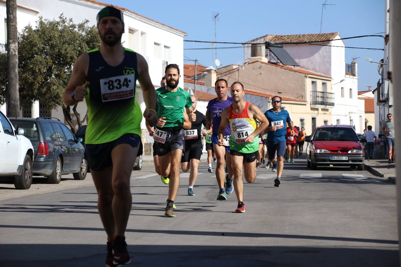 Valuengo continúa apostando por el deporte y la investigación de la Histiocitosis con la tercera edición del 'Cross Popular Valuengo', organizada por la Comisión de Festejos de la citada pedanía en colaboración con la Concejalía de Juventud y Deportes del Ayuntamiento de Jerez de los Caballeros y el Programa de Dinamización Deportiva de la Mancomunidad Sierra Suroeste. La citada prueba deportiva se ha celebrado esta mañana y ha contado con más de 140 participantes, entre todas las categorías.Celso Graciano y Estefanía Carretero se han convertido en los vencedores de la prueba general, y José Joaquín García y Rosa González han ocupado los primeros puestos locales.