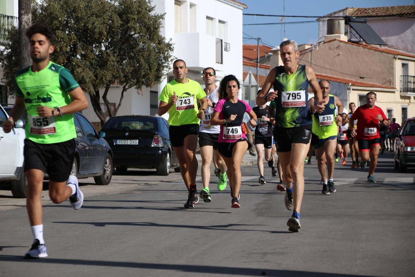 Valuengo continúa apostando por el deporte y la investigación de la Histiocitosis con la tercera edición del 'Cross Popular Valuengo', organizada por la Comisión de Festejos de la citada pedanía en colaboración con la Concejalía de Juventud y Deportes del Ayuntamiento de Jerez de los Caballeros y el Programa de Dinamización Deportiva de la Mancomunidad Sierra Suroeste. La citada prueba deportiva se ha celebrado esta mañana y ha contado con más de 140 participantes, entre todas las categorías.Celso Graciano y Estefanía Carretero se han convertido en los vencedores de la prueba general, y José Joaquín García y Rosa González han ocupado los primeros puestos locales.