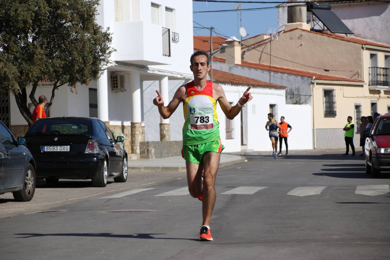 Valuengo continúa apostando por el deporte y la investigación de la Histiocitosis con la tercera edición del 'Cross Popular Valuengo', organizada por la Comisión de Festejos de la citada pedanía en colaboración con la Concejalía de Juventud y Deportes del Ayuntamiento de Jerez de los Caballeros y el Programa de Dinamización Deportiva de la Mancomunidad Sierra Suroeste. La citada prueba deportiva se ha celebrado esta mañana y ha contado con más de 140 participantes, entre todas las categorías.Celso Graciano y Estefanía Carretero se han convertido en los vencedores de la prueba general, y José Joaquín García y Rosa González han ocupado los primeros puestos locales.