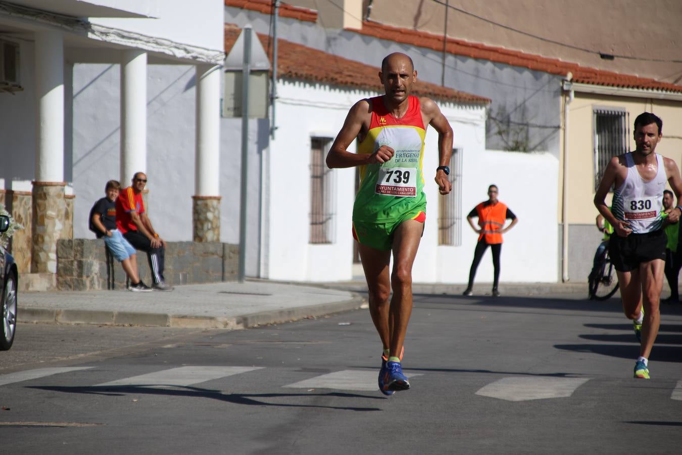 Valuengo continúa apostando por el deporte y la investigación de la Histiocitosis con la tercera edición del 'Cross Popular Valuengo', organizada por la Comisión de Festejos de la citada pedanía en colaboración con la Concejalía de Juventud y Deportes del Ayuntamiento de Jerez de los Caballeros y el Programa de Dinamización Deportiva de la Mancomunidad Sierra Suroeste. La citada prueba deportiva se ha celebrado esta mañana y ha contado con más de 140 participantes, entre todas las categorías.Celso Graciano y Estefanía Carretero se han convertido en los vencedores de la prueba general, y José Joaquín García y Rosa González han ocupado los primeros puestos locales.