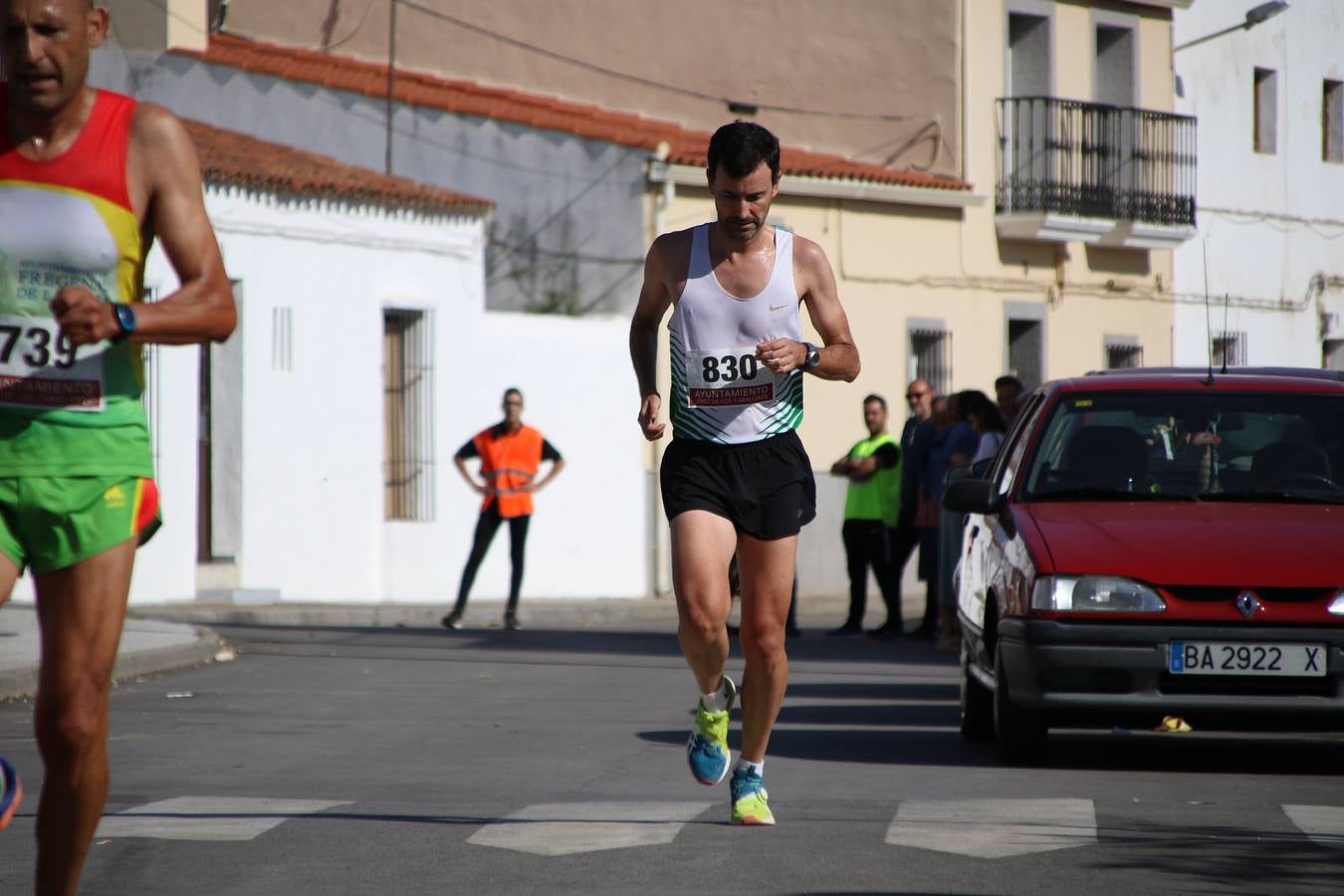 Valuengo continúa apostando por el deporte y la investigación de la Histiocitosis con la tercera edición del 'Cross Popular Valuengo', organizada por la Comisión de Festejos de la citada pedanía en colaboración con la Concejalía de Juventud y Deportes del Ayuntamiento de Jerez de los Caballeros y el Programa de Dinamización Deportiva de la Mancomunidad Sierra Suroeste. La citada prueba deportiva se ha celebrado esta mañana y ha contado con más de 140 participantes, entre todas las categorías.Celso Graciano y Estefanía Carretero se han convertido en los vencedores de la prueba general, y José Joaquín García y Rosa González han ocupado los primeros puestos locales.