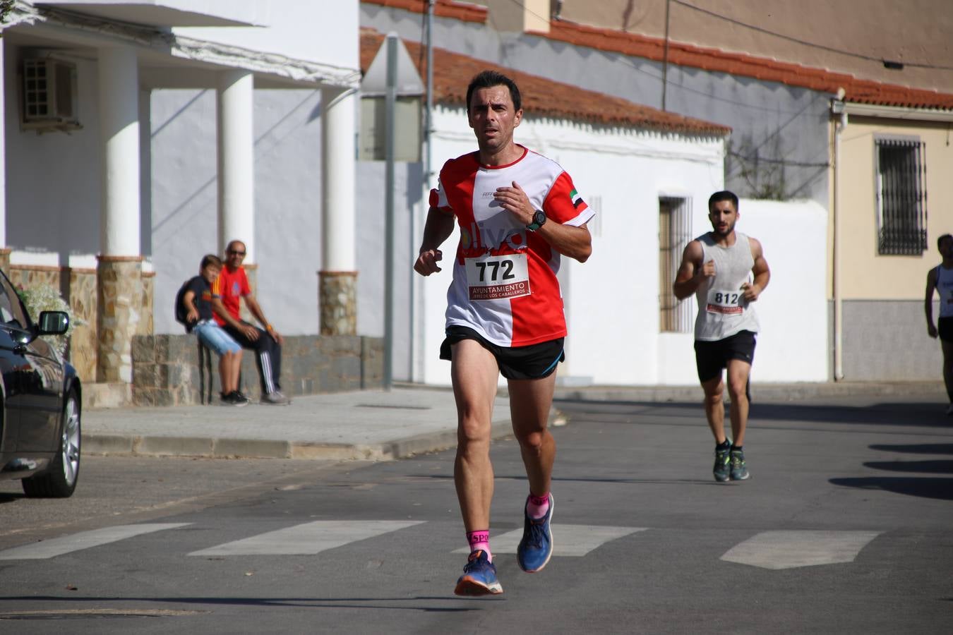 Valuengo continúa apostando por el deporte y la investigación de la Histiocitosis con la tercera edición del 'Cross Popular Valuengo', organizada por la Comisión de Festejos de la citada pedanía en colaboración con la Concejalía de Juventud y Deportes del Ayuntamiento de Jerez de los Caballeros y el Programa de Dinamización Deportiva de la Mancomunidad Sierra Suroeste. La citada prueba deportiva se ha celebrado esta mañana y ha contado con más de 140 participantes, entre todas las categorías.Celso Graciano y Estefanía Carretero se han convertido en los vencedores de la prueba general, y José Joaquín García y Rosa González han ocupado los primeros puestos locales.