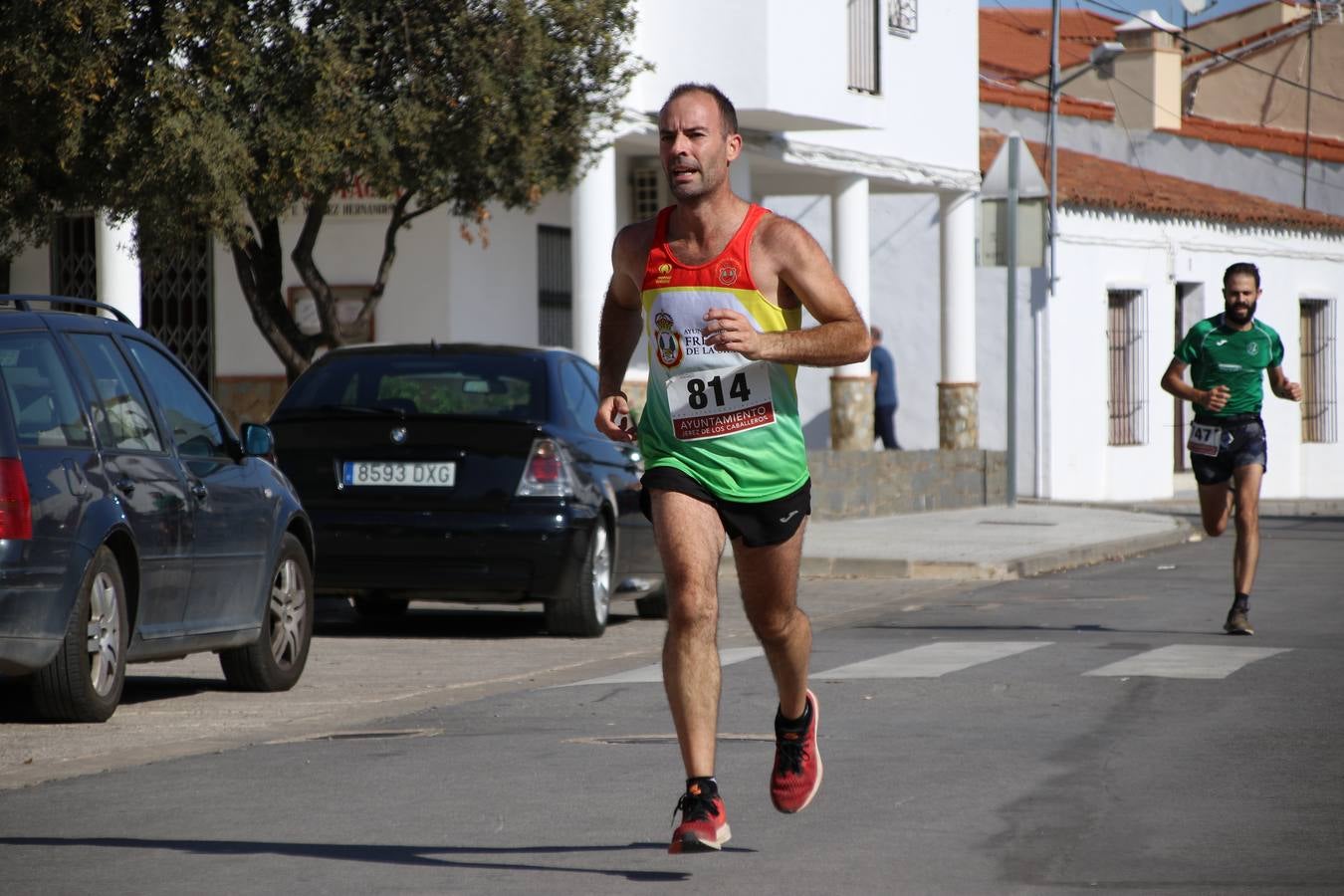 Valuengo continúa apostando por el deporte y la investigación de la Histiocitosis con la tercera edición del 'Cross Popular Valuengo', organizada por la Comisión de Festejos de la citada pedanía en colaboración con la Concejalía de Juventud y Deportes del Ayuntamiento de Jerez de los Caballeros y el Programa de Dinamización Deportiva de la Mancomunidad Sierra Suroeste. La citada prueba deportiva se ha celebrado esta mañana y ha contado con más de 140 participantes, entre todas las categorías.Celso Graciano y Estefanía Carretero se han convertido en los vencedores de la prueba general, y José Joaquín García y Rosa González han ocupado los primeros puestos locales.